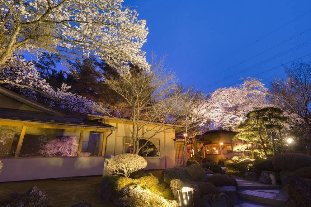 Отель Fujisan Onsen Bessho Sasa Фудзиёсида Экстерьер фото