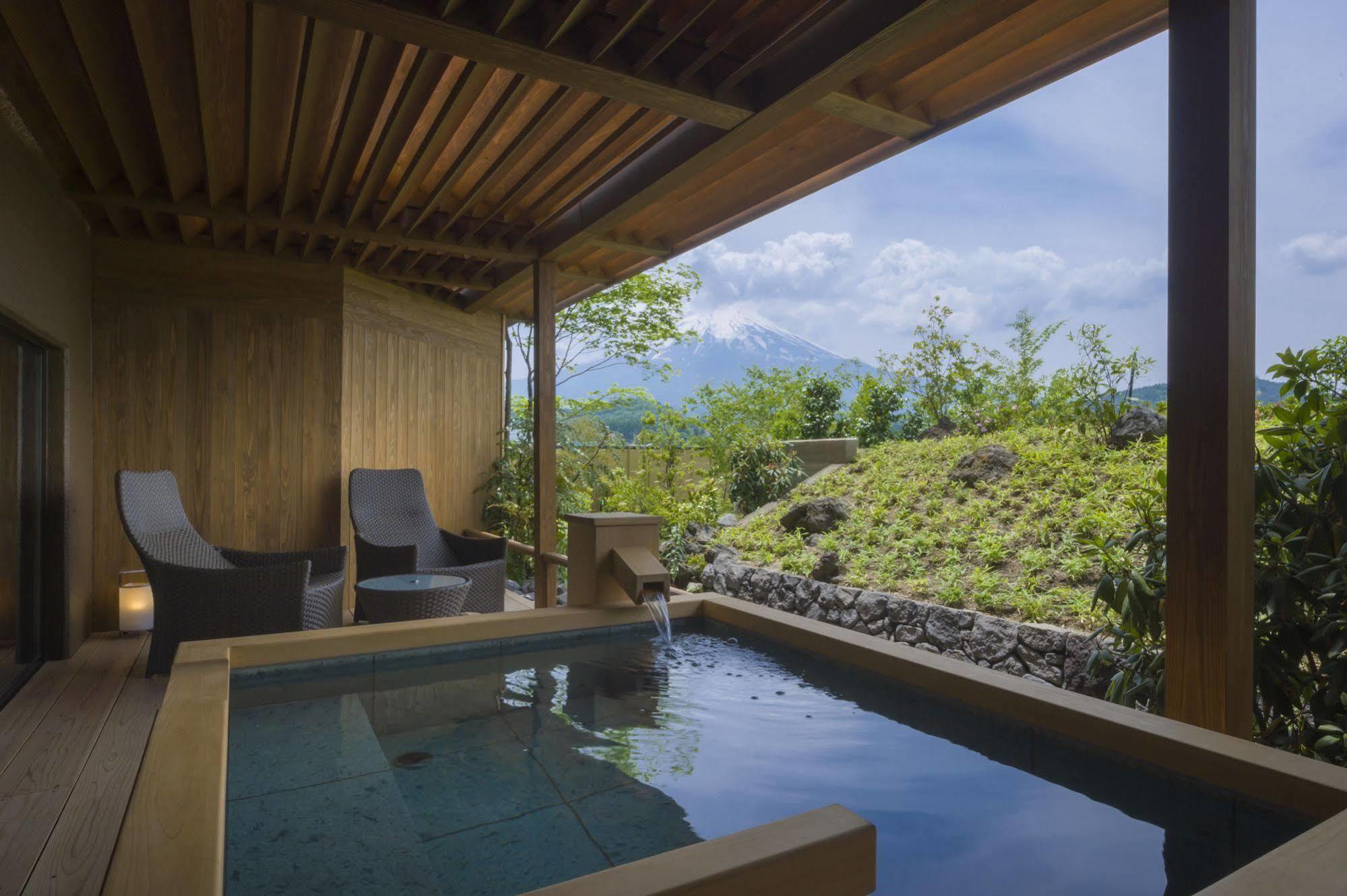 Отель Fujisan Onsen Bessho Sasa Фудзиёсида Экстерьер фото