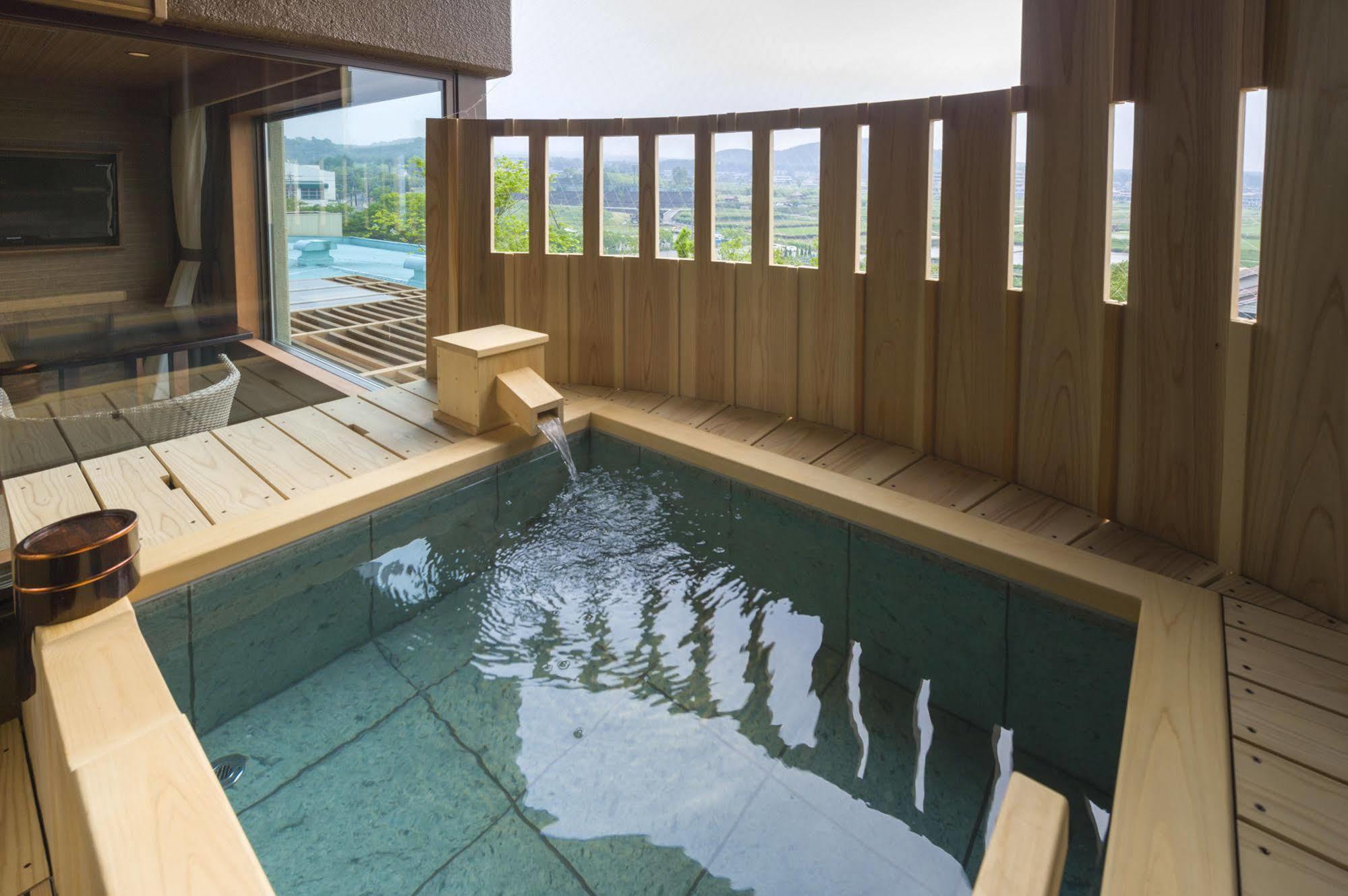 Отель Fujisan Onsen Bessho Sasa Фудзиёсида Экстерьер фото