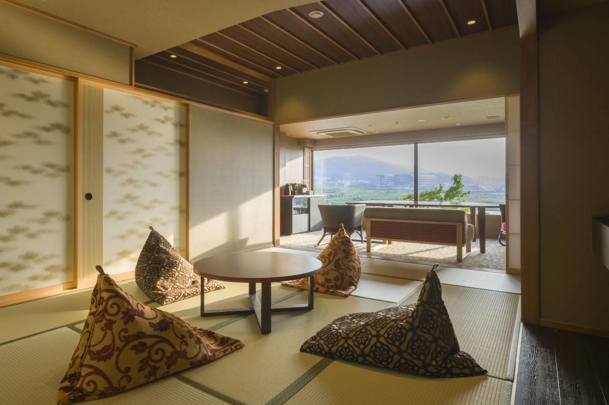 Отель Fujisan Onsen Bessho Sasa Фудзиёсида Экстерьер фото